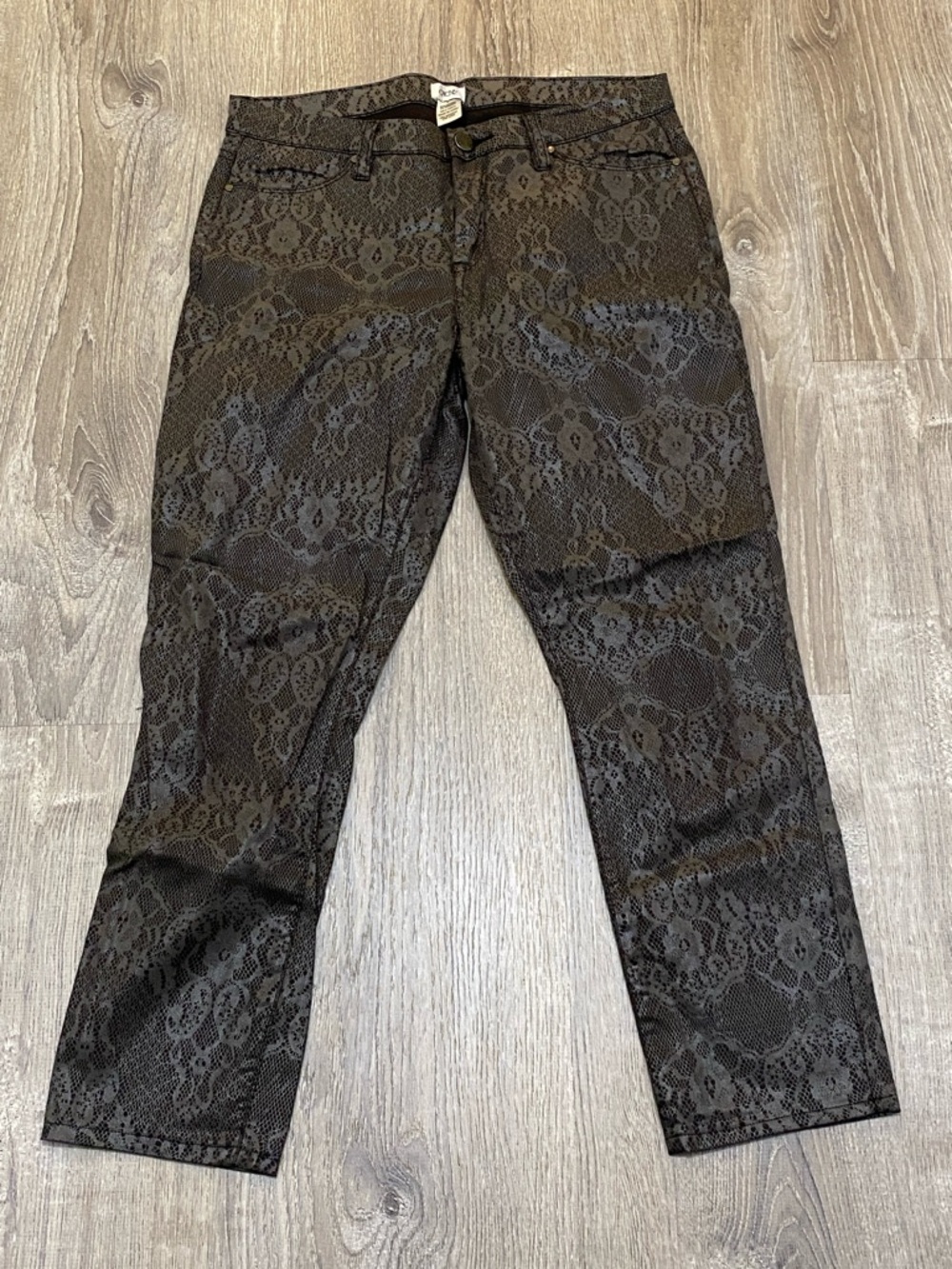 CACHÉ • SZ. 8 women